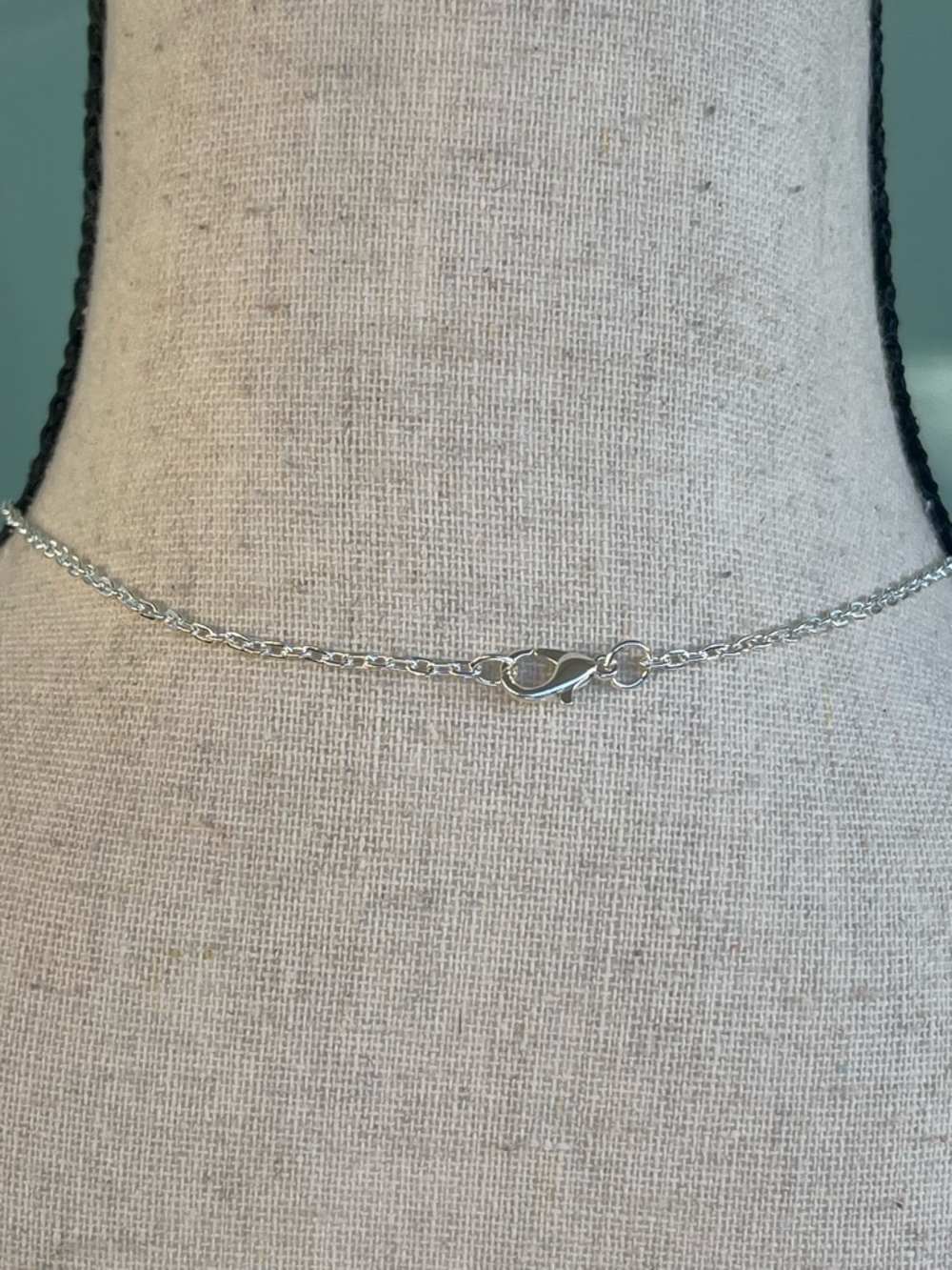 Green Serpentine Silver Tone Wire Wrapped Pendant Necklace - Picture 4 of 4